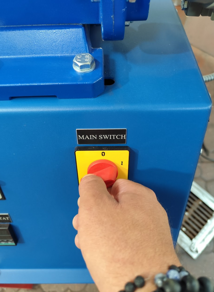 Presa profesionala ulei la rece 220V